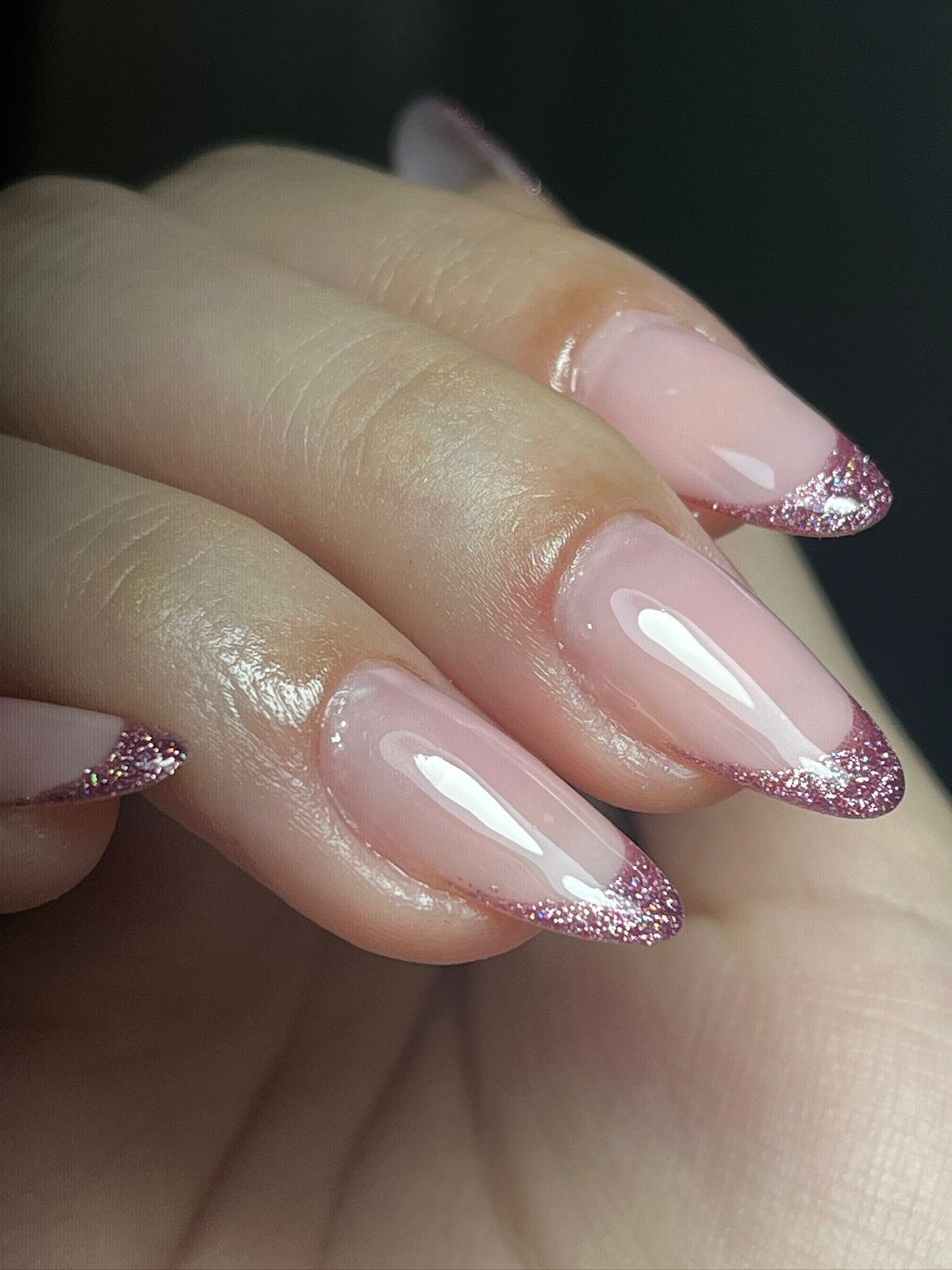 Detalhe de unhas em gel